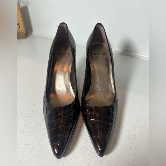 St. John Pointed Toe Croc Embossed Leather Pumps Heels Women’s 8.5M Brown - Picture 2 of 11